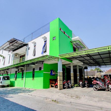 Super Oyo 93012 Griya Kencana Asri Syariah Lawean Bagian luar foto