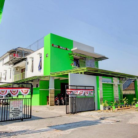 Super Oyo 93012 Griya Kencana Asri Syariah Lawean Bagian luar foto