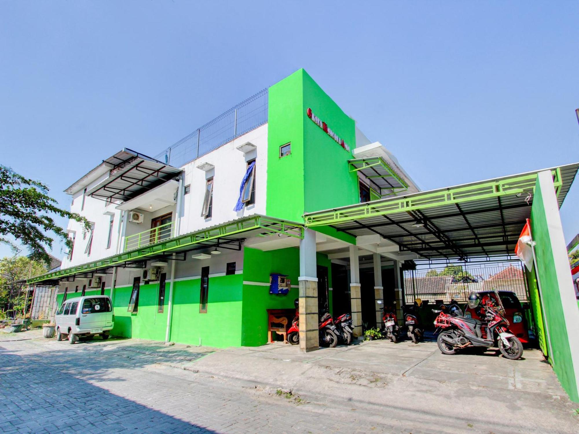 Super Oyo 93012 Griya Kencana Asri Syariah Lawean Bagian luar foto