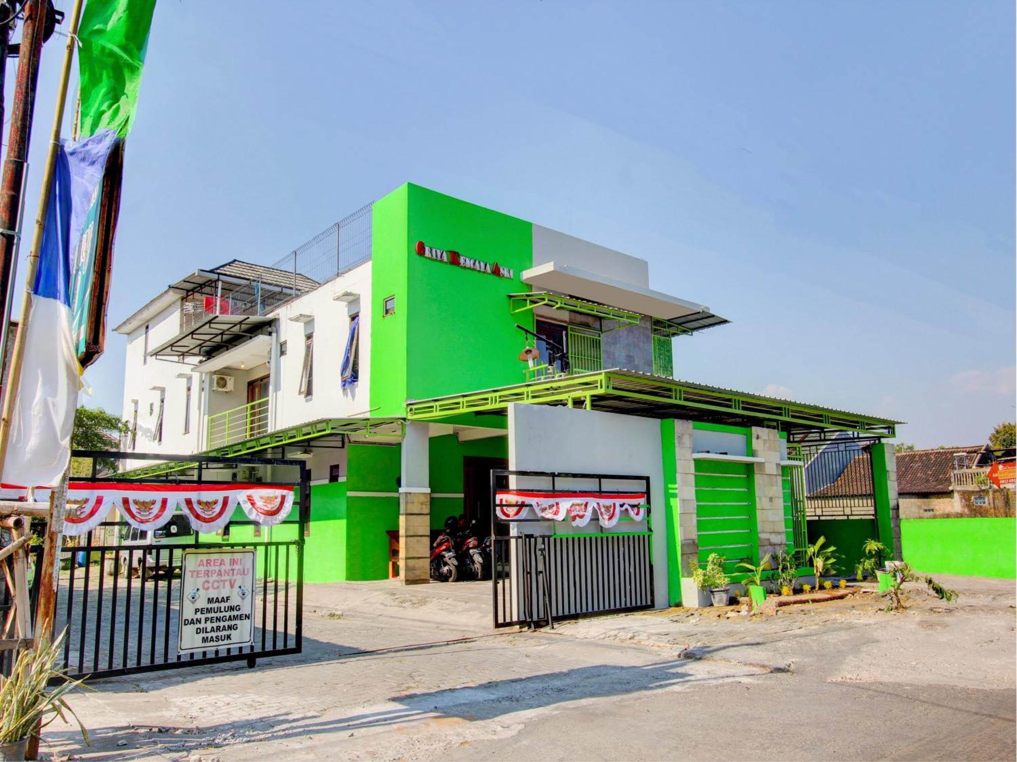 Super Oyo 93012 Griya Kencana Asri Syariah Lawean Bagian luar foto